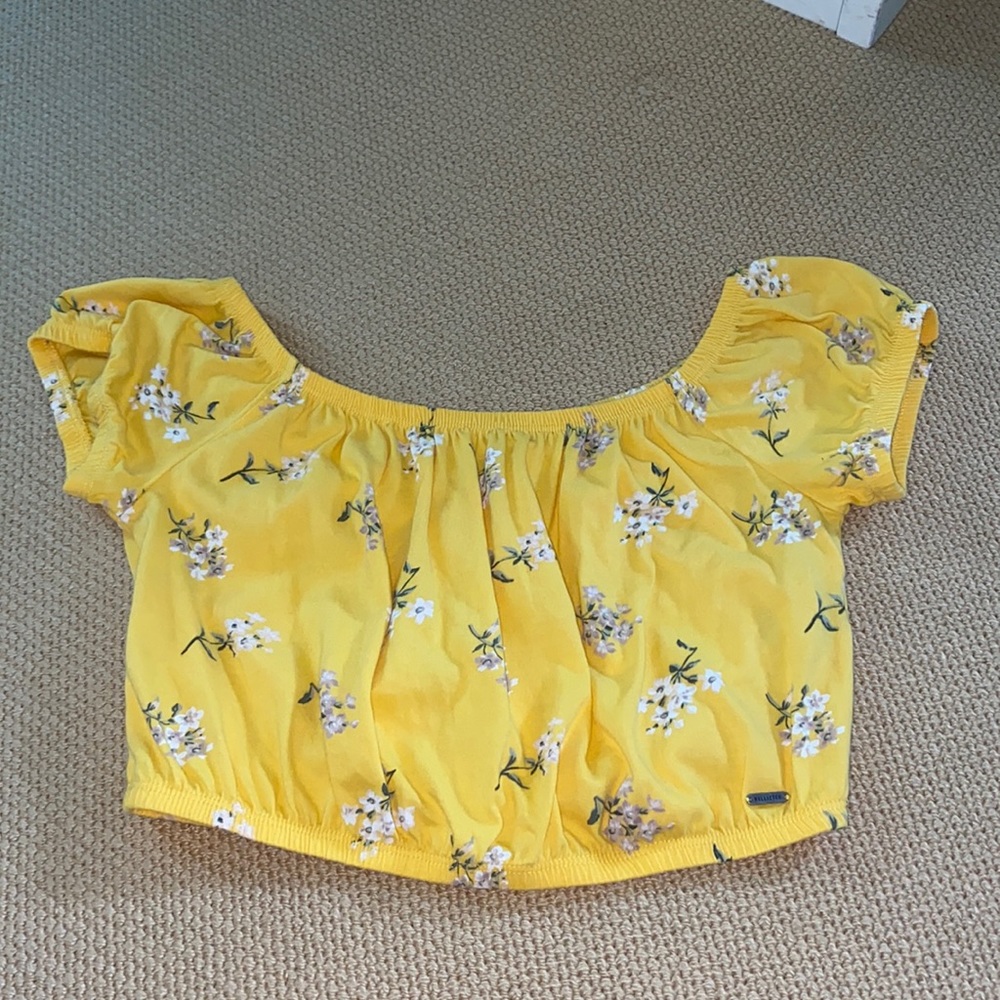 holister off the shoulder top!